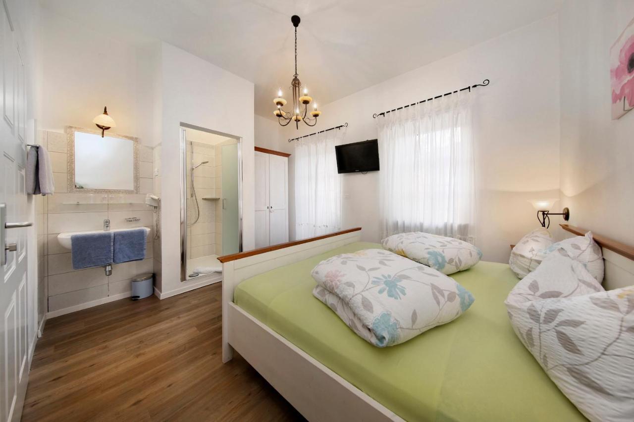 Garni Villa Tyrol - Adults Only Мерано Номер фото